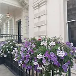Gorgeous Sunny Chelsea Apartment